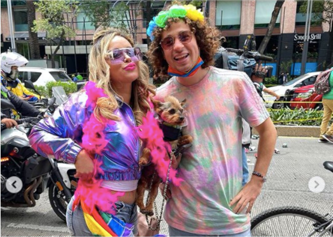 A Luisito Comunica le intentan robar su celular en la Marcha por el Orgullo Gay 2021