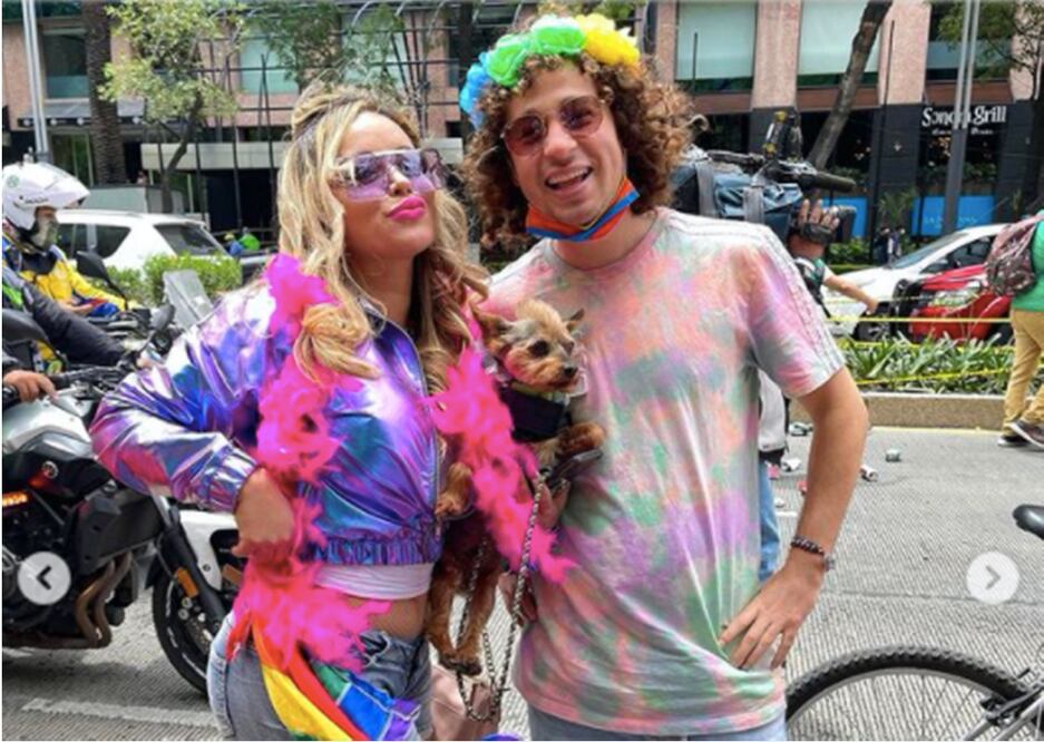 A Luisito Comunica le intentan robar su celular en la Marcha por el Orgullo Gay 2021
