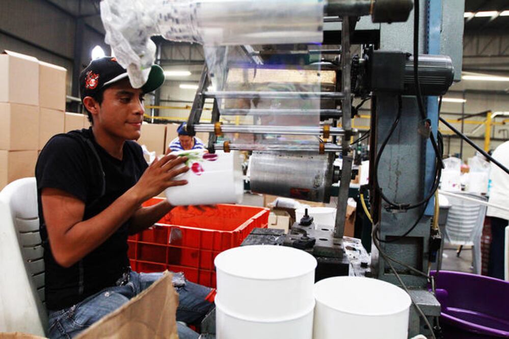 Los sindicalizados de la central obrera ganan un máximo de 150 pesos al día. En el tabulador se toma poco en cuenta la inflación anual. (ARCHIVO EL UNIVERSAL)