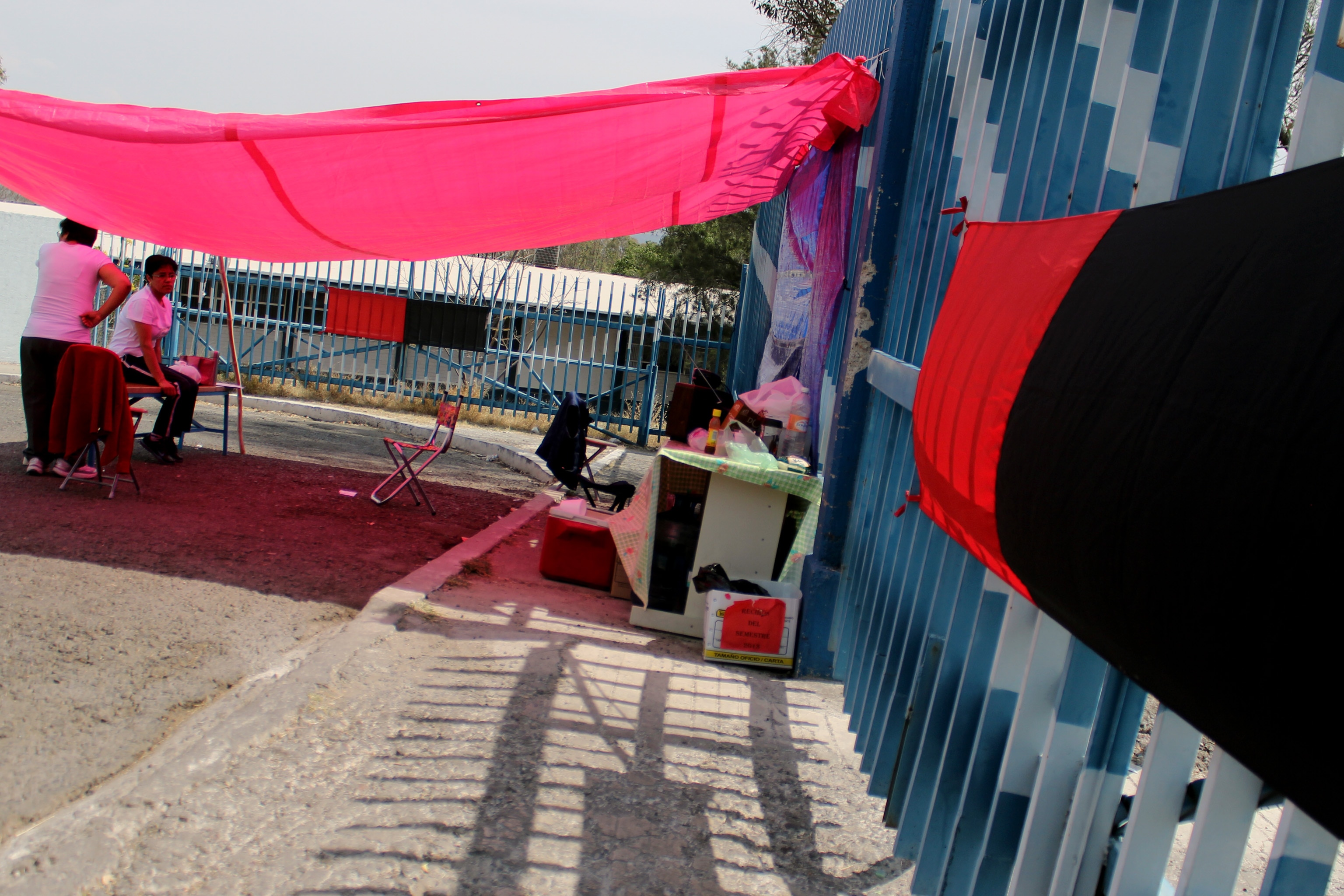 Maestros de la UAQ piden aumento salarial; podrían ir a huelga