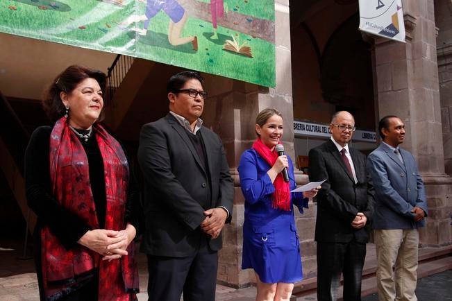 Niños deben leer, pero también papás