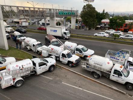 Gaseros retiran bloqueo de la México – Querétaro