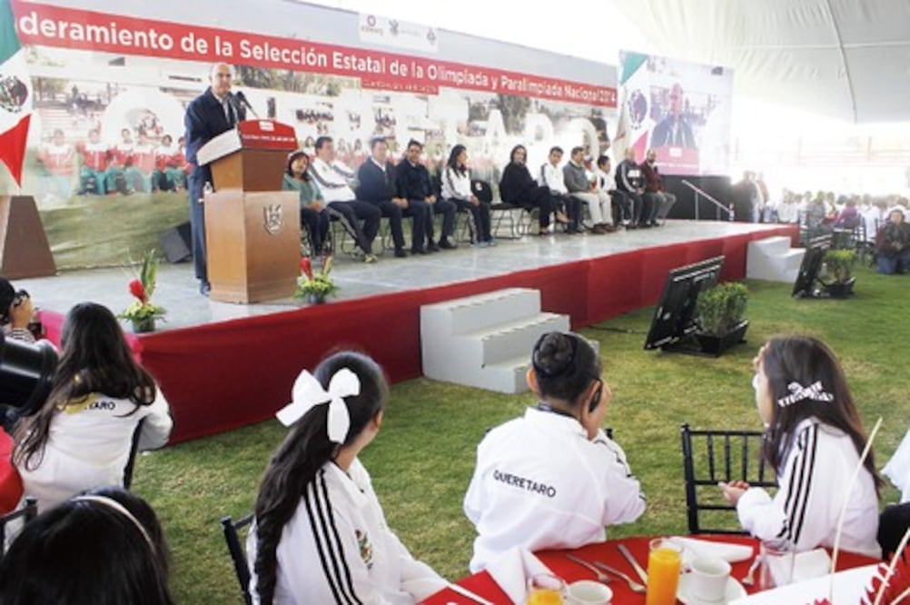 Abanderan a equipo para la Olimpiada Nacional 2014