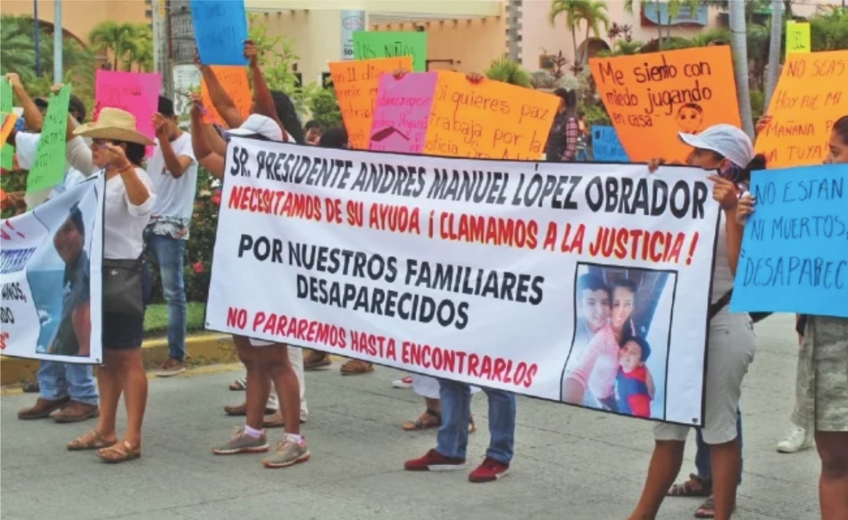 Sepultan a familia hallada muerta en Acapulco