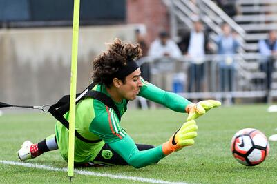 La zaga del Tri también sabe festejar 