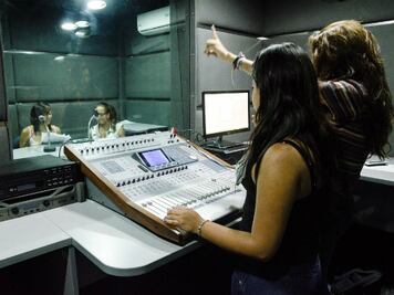 Mazda promueve radio digital en la entidad