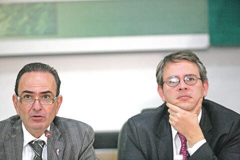 Diputados analizan elevar tipo de cambio