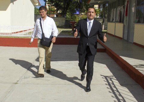 Descarta Pineda alza salarial a gabinete