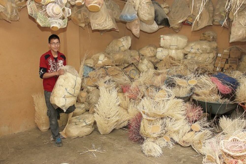 Artesanos de Xajay viven entre flores