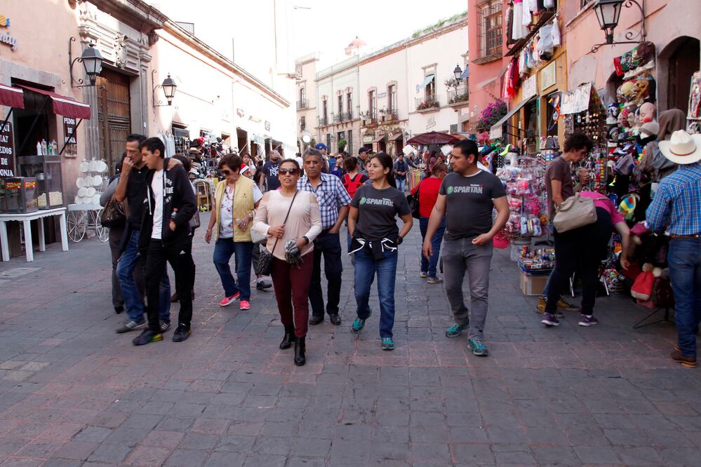 Además del hospedaje, los turistas consumen en restaurantes, usan el transporte, contratan agencias de viajes o turoperadores, y gastan en souvenirs