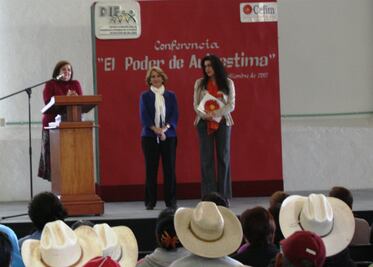 Imparten conferencia “El Poder de Autoestima” 