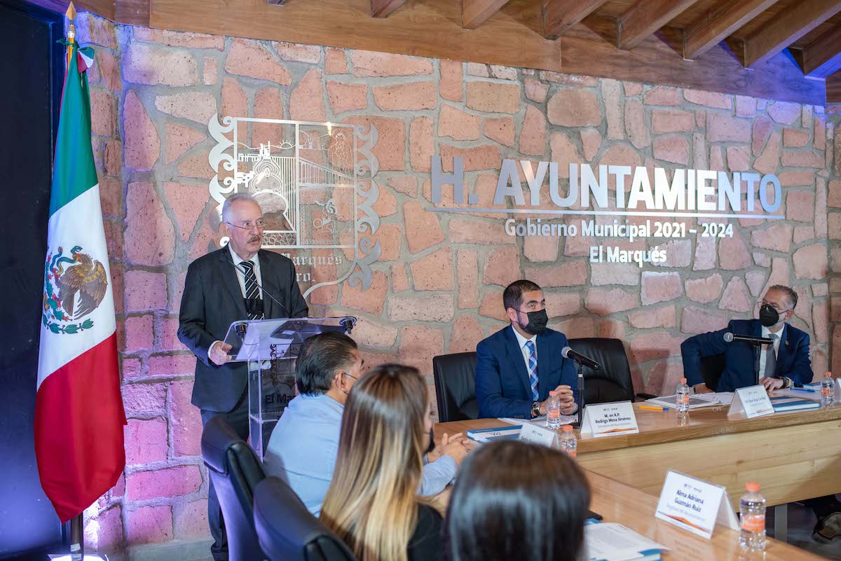 "Reconstruir el tejido social es la meta", afirma Enrique Vega