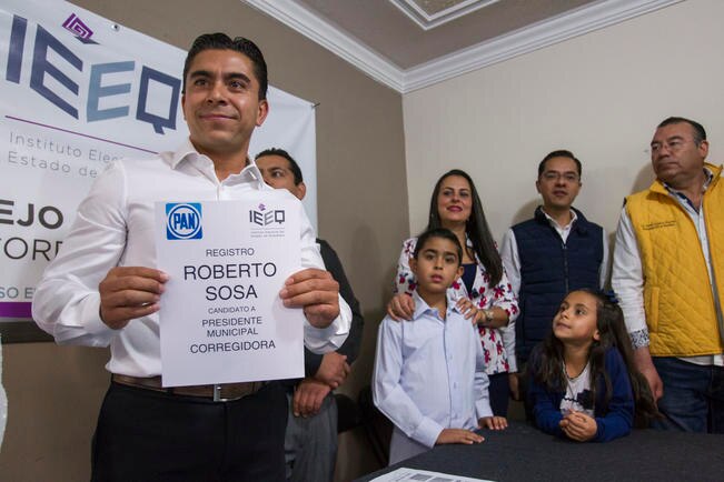 Roberto Sosa Pichardo señala que sus propuestas se darán a conocer el 14 de mayo, pero mientras está en pláticas con los ciudadanos para presentar un proyectos más firme con ideas frescas. Foto: Demián Chávez)