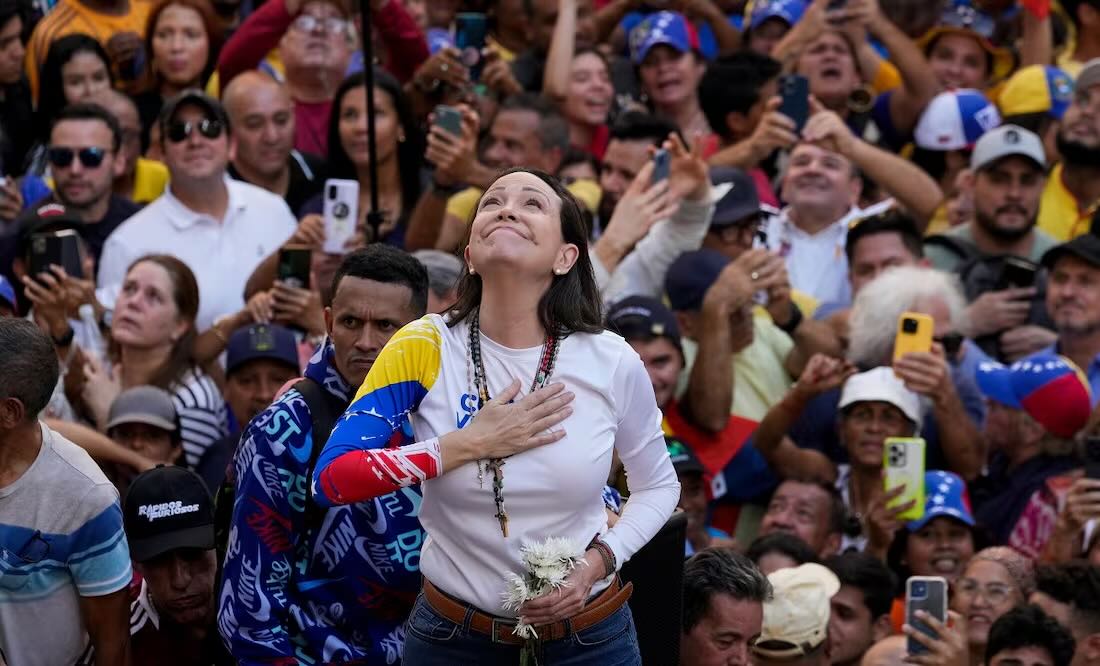 La líder opositora venezolana María Corina Machado se dirige a sus seguidores durante una protesta contra el presidente Nicolás Maduro, en Caracas, Venezuela, el 9 de enero de 2025. Foto: AP