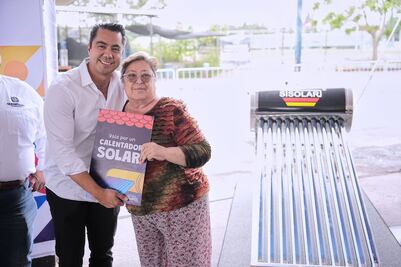 Querétaro entrega 200 calentadores solares para apoyar economía familiar
