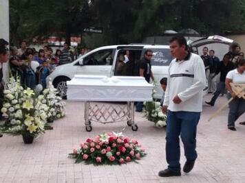 Dan último adiós a víctimas de "flamazo"