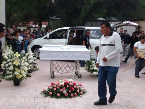 Dan último adiós a víctimas de "flamazo"