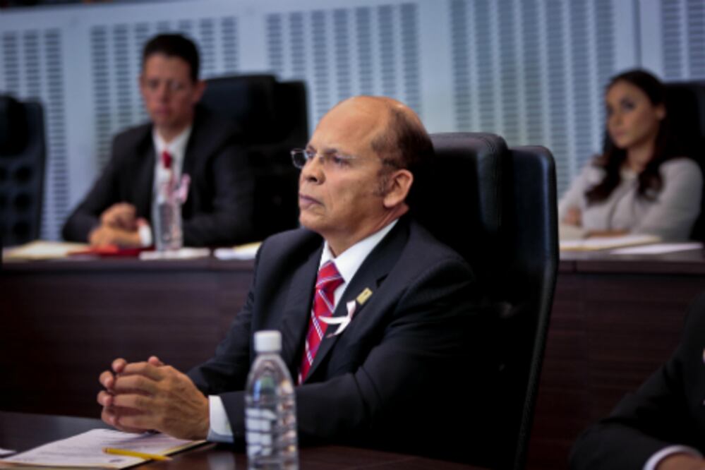 Congreso jubila a 15 funcionarios