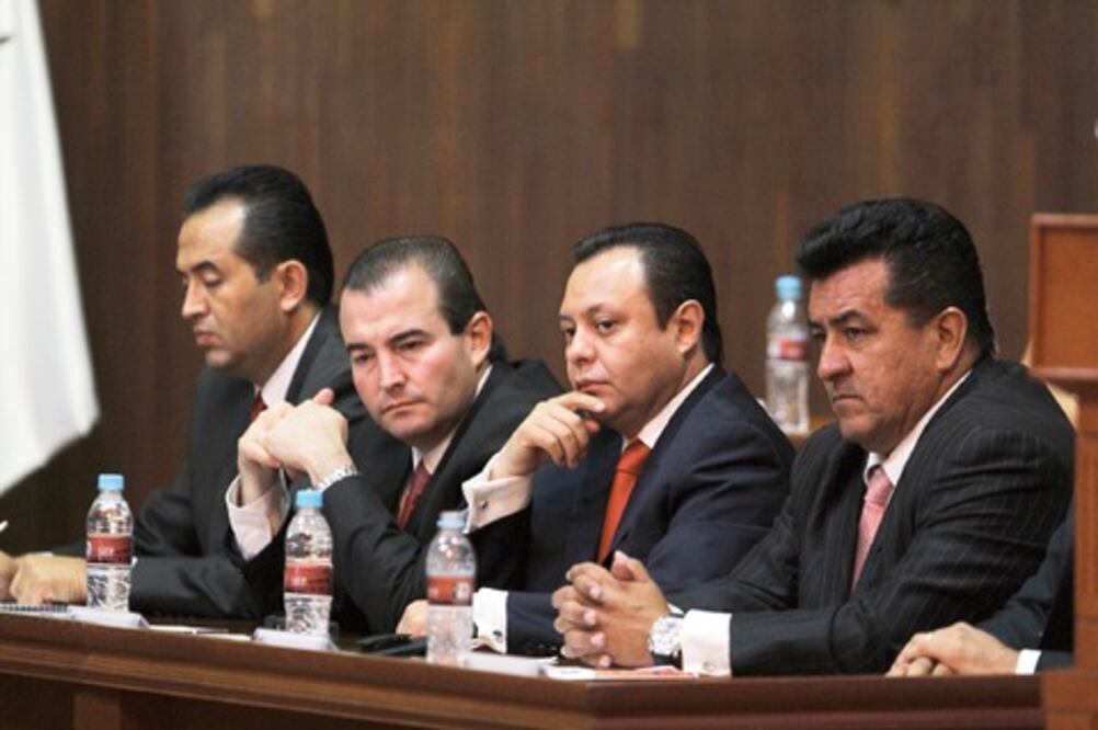 Impulsan ley para concesiones a taxis