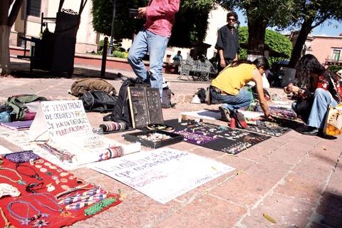 Benefician priístas a artesanos