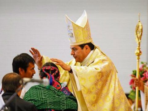 Se reúnen diputados y obispo de Querétaro
