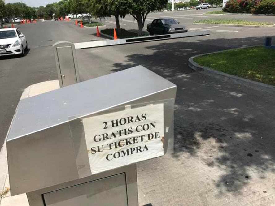 Se han recibido 30 reportes de plazas que incumplen medida (DEMIAN CHAVEZ. EL UNIVERSAL)