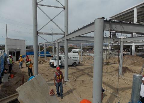 Fallece trabajador al caer más de 20 metros