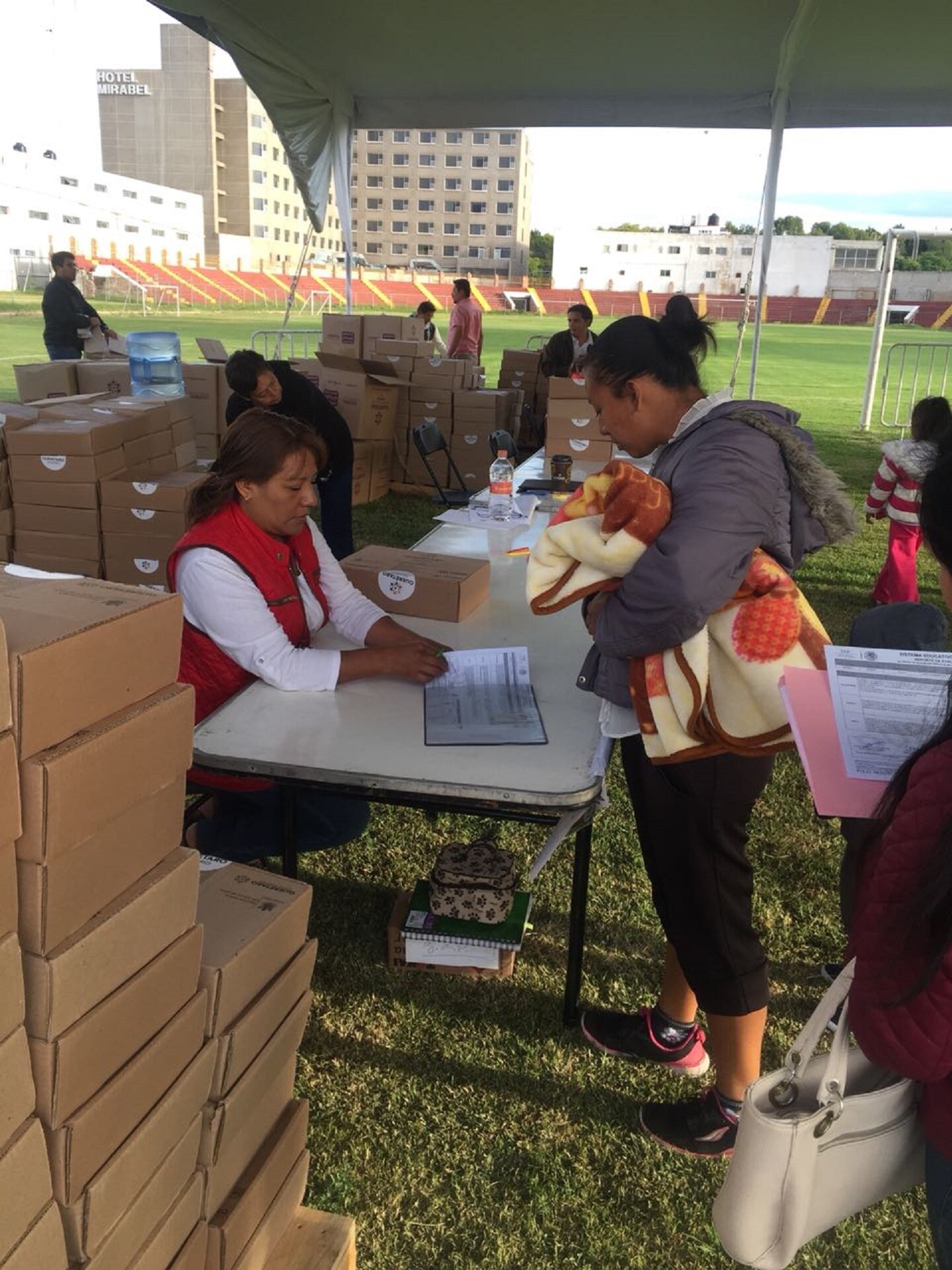 Comienza la entrega de útiles escolares