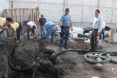Policías frustran ‘ordeña’ de combustible