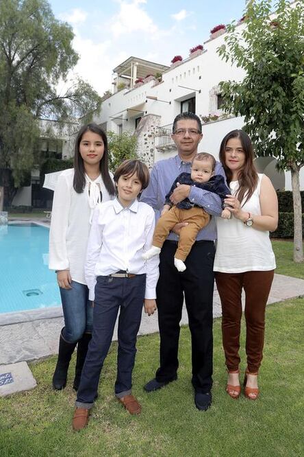 Patricio Barajas recibe el bautismo