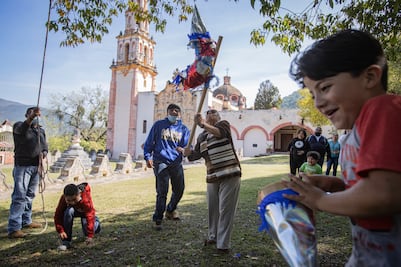 Romper la piñata: tradición familiar
