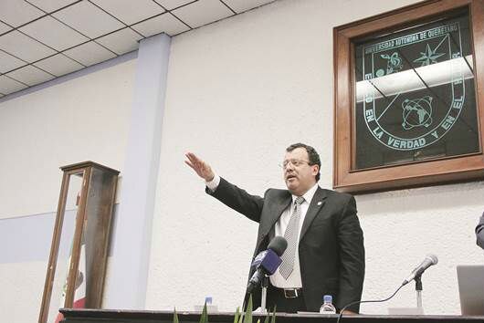 Toma protesta el rector de la UAQ