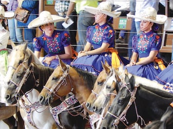 Charra Villa Oro toma la punta