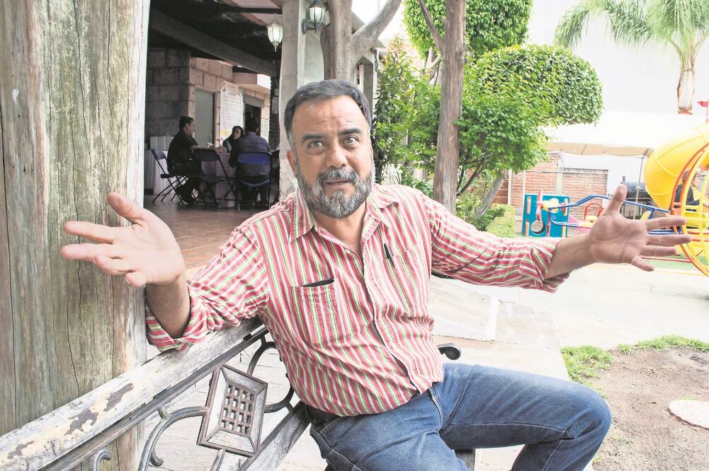 Paco busca que los domingos, en la calle Madero, se puedan instalar artistas, anticuarios y eventos culturales. FOTOS: MITZI OLVERA