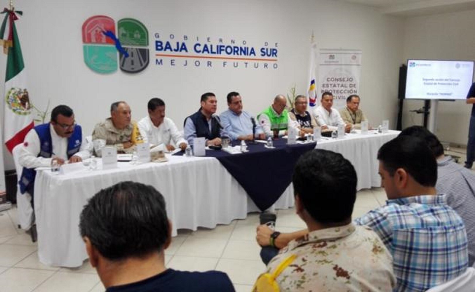 Cierran puertos y suspenden clases en BCS por huracán “Norma”