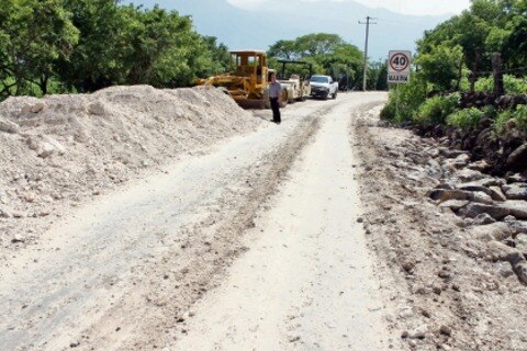 Avanza en Arroyo Seco camino al Sabinito