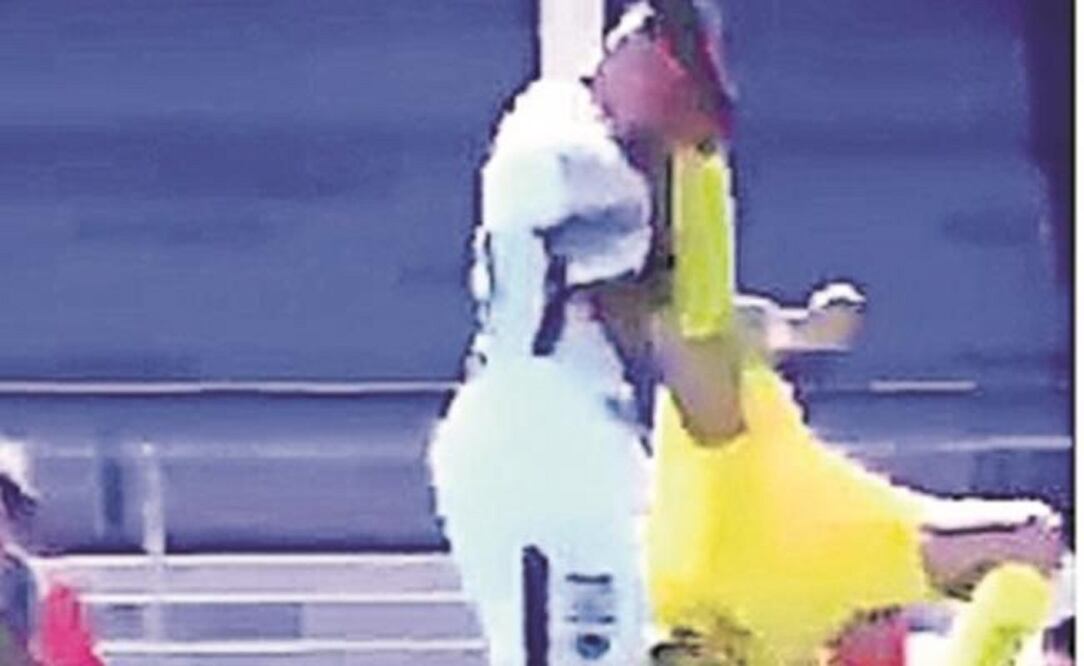 En la chilena de Uribe se ve que el golpe a Nico es accidental.