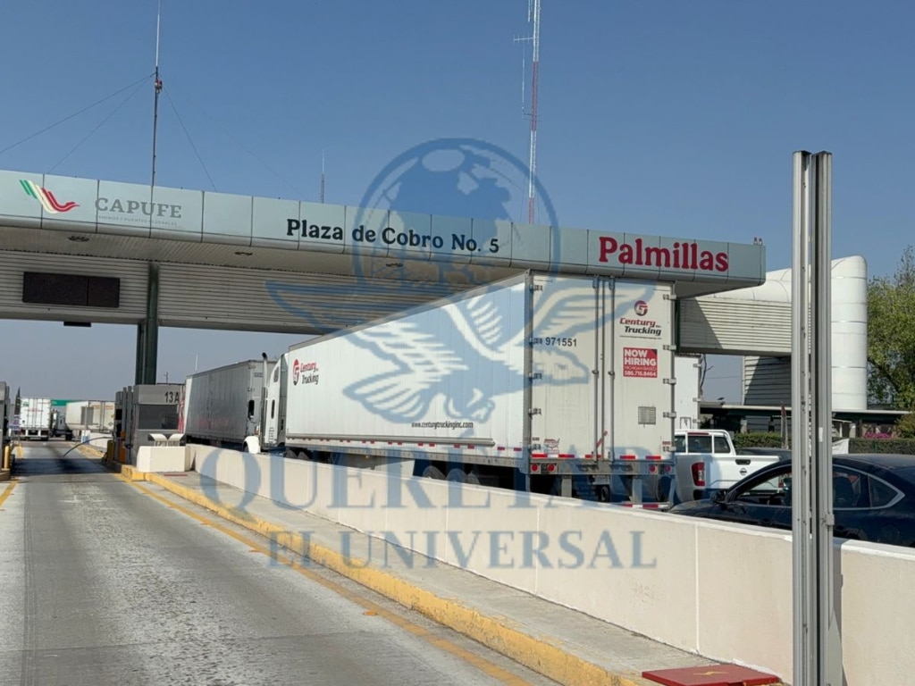 Bloqueo en la caseta Palmillas en dirección Ciudad de México-Querétaro. FOTO. JAVIER HERNÁNDEZ