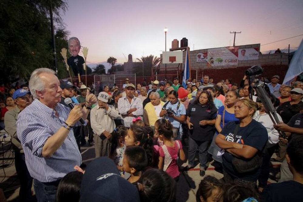 Vega promete más aulas en El Marqués