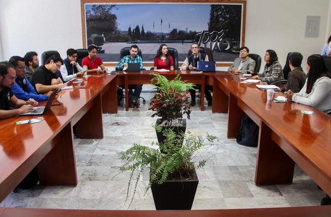 Becarios de Conacyt interponen amparo