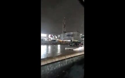 Autos varados y avenidas convertidas en ríos, denuncian internautas en Querétaro