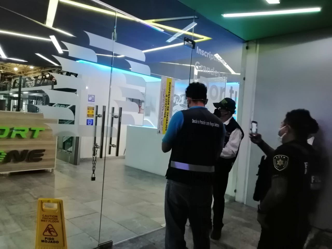 Por operar fuera de horario, clausuran Sport Zone en Juriquilla