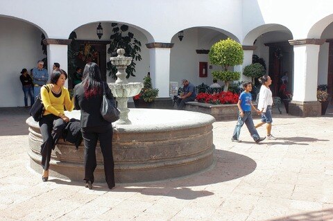 SJR busca cambio en deuda pública