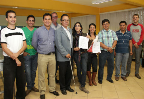 Donan invernaderos a la UAQ