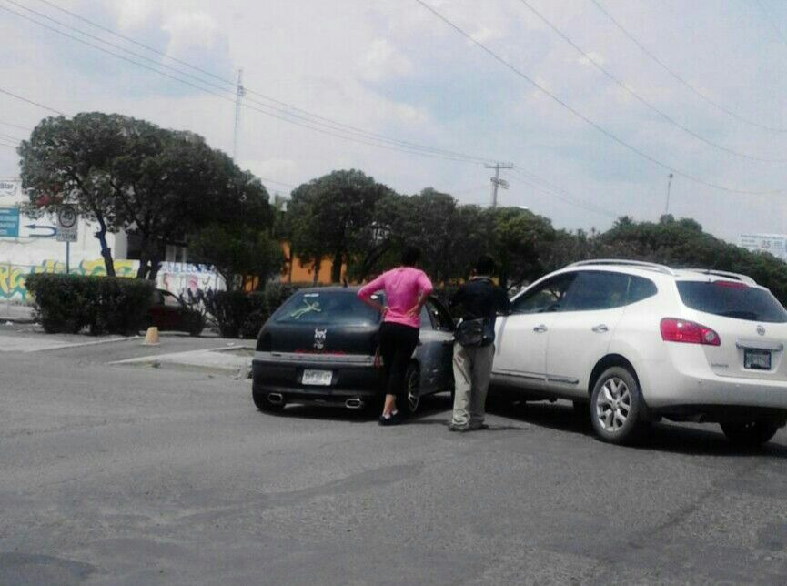 Accidente vial en Avenida del Sol