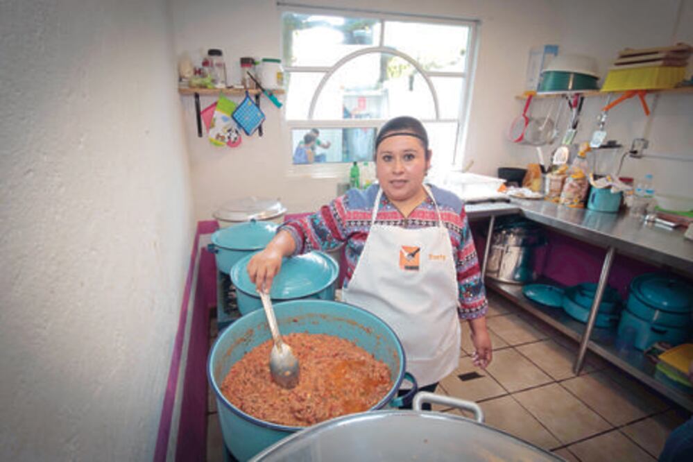 “Más que a comer, muchos vienen a contar sus historias”