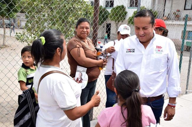 En su visita a Tequisquiapan, Luque hudson aseveró que es necesaria ña dignificación del mercado artesanal, además de reforzar la seguridad