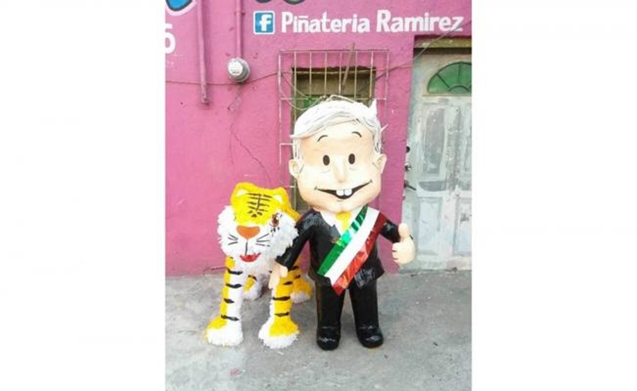 Diseñan piñata de AMLO y su tigre