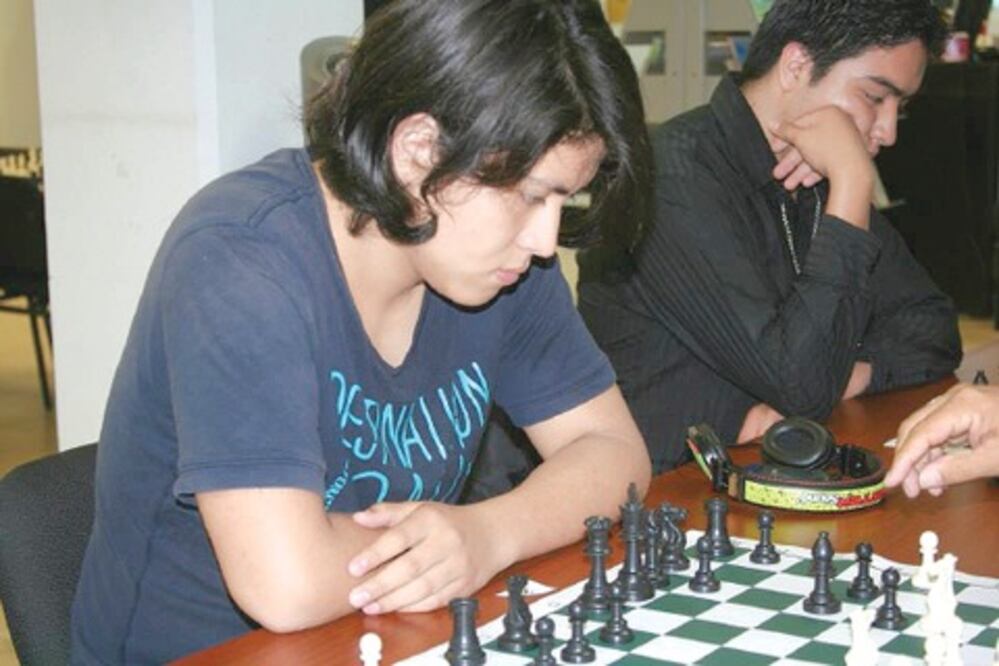 Alistan los  tableros para jugar  al ajedrez