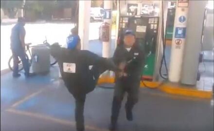 Triple AAA busca a jóvenes que hicieron viral video en gasolinera